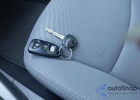 2015 Hyundai Elantra Se z USA, uszkodzony, nr VIN 5NPDH4AE2FH644994